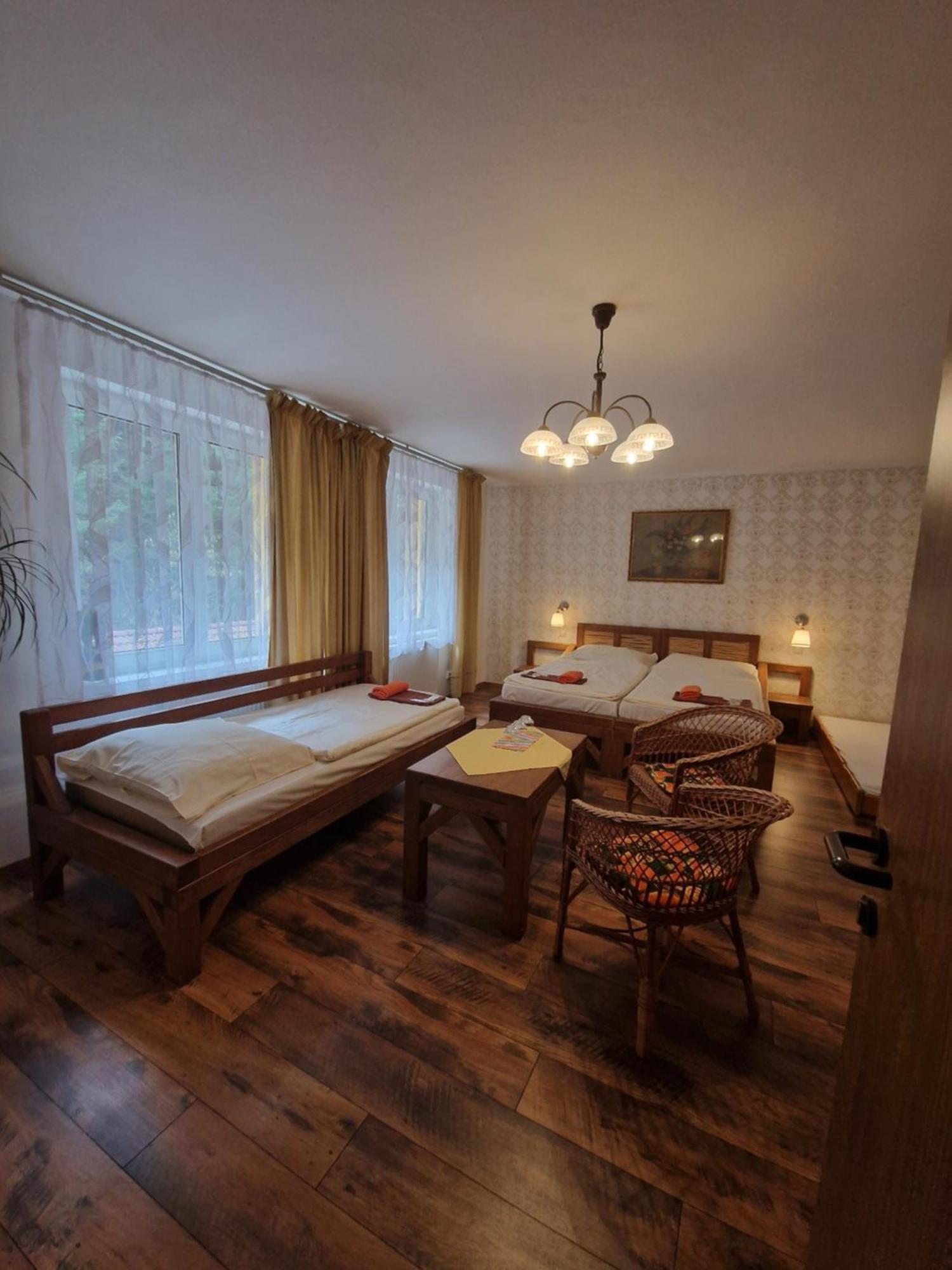 Pri Piecke Penzion A Restauracia Stare Hory Bagian luar foto